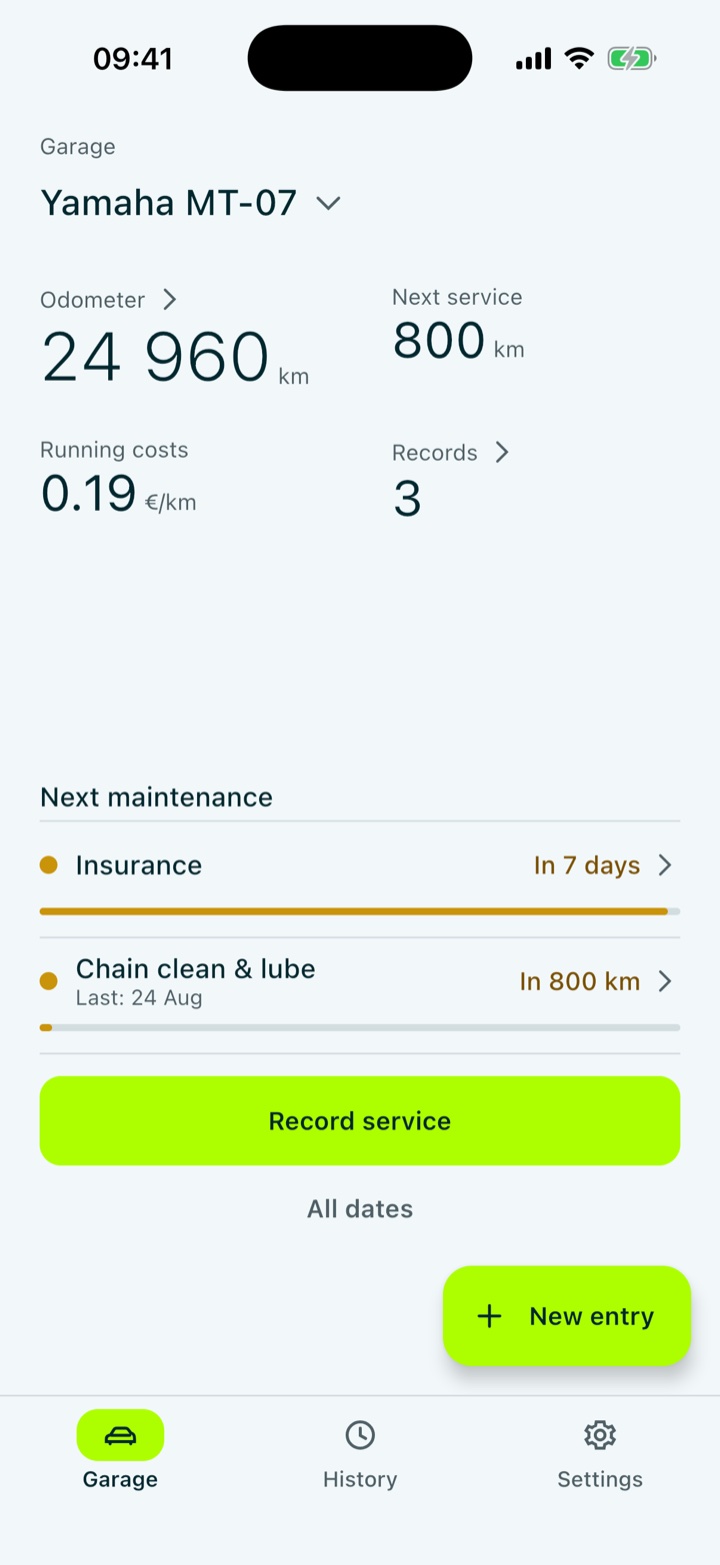 The Bortio garage screen for a Yamaha MT-07 motorcycle: odometer 24 960 km, next service in 800 km, and two maintenance rows, insurance in 7 days and chain clean and lube in 800 km.